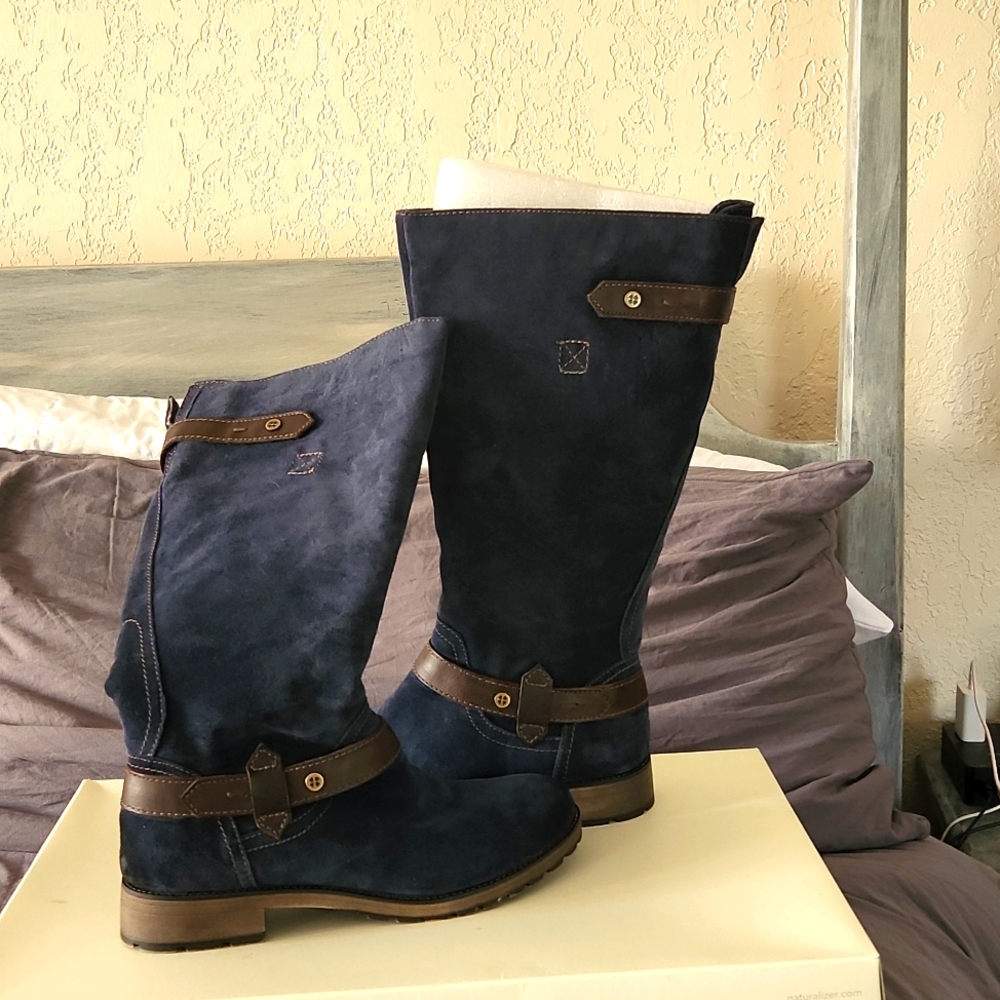 Blue suede Boots